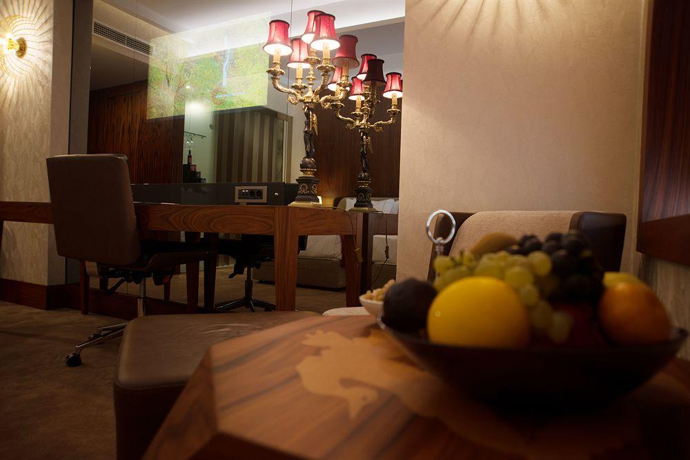 Vogue Hotel Supreme اسطنبول المظهر الخارجي الصورة A dining room in a hotel