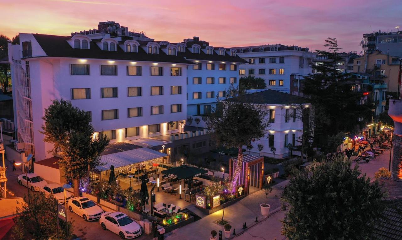 Vogue Hotel Supreme اسطنبول المظهر الخارجي الصورة The hotel at night